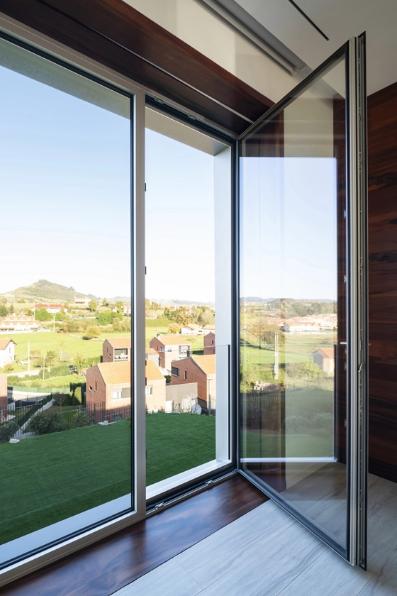 Schüco premium sliding door system in Oakville luxury home