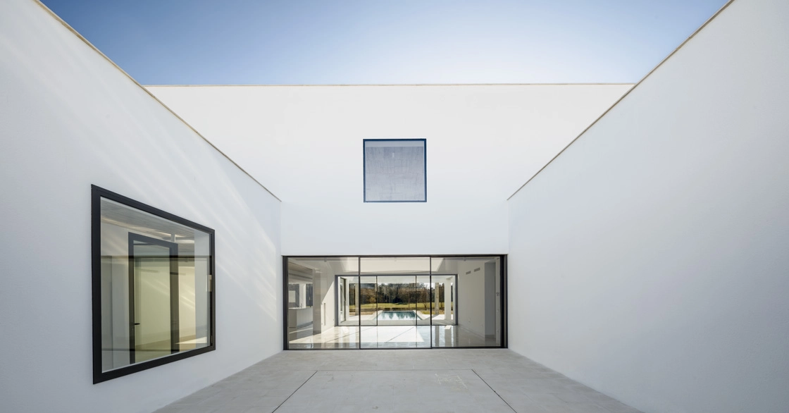 Aluminum vs. Wood-Clad Windows: The Definitive Comparison for Canadian Homes